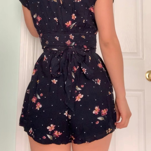 Double-lined navy floral romper with pockets - Picture 2 of 4
